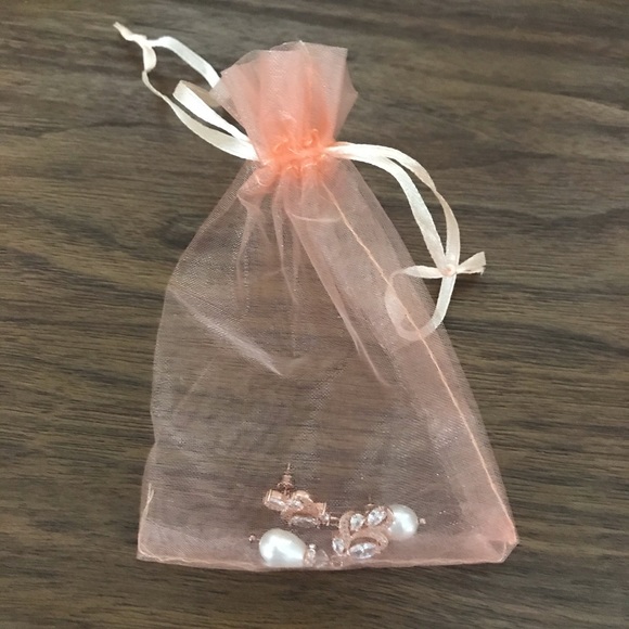 NWOT Rose gold, crystal, and pearl drop earrings - Picture 2 of 3